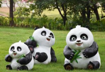 創意玻璃鋼熊貓雕塑廠家 步行街店門口雕塑 影視劇小品