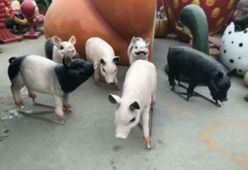 房地產野豬雕塑廠家，仿古動漫雕塑，噴砂制造