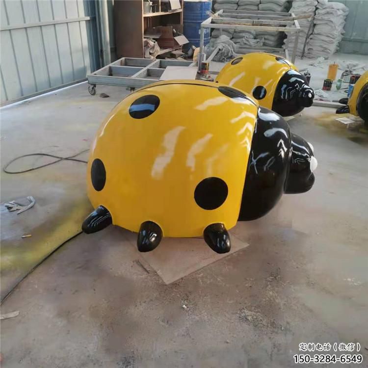 售樓部瓢蟲雕塑，噴砂發(fā)光雕塑，彩繪題材