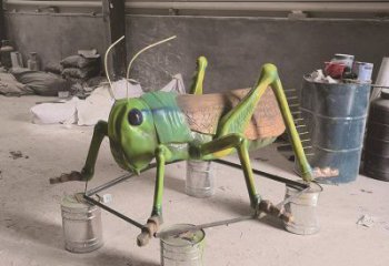 街道蝗蟲雕塑，動物仿真雕塑，古銅效果