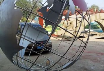 園林地球儀雕塑，噴漆景觀雕塑，網(wǎng)格形式