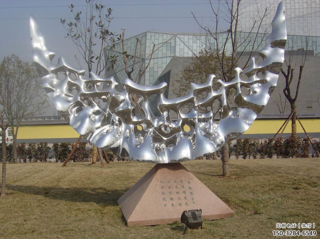 操場月亮雕塑，鏤空景觀雕塑，噴砂制造
