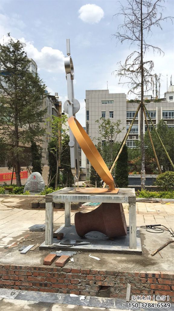 大型圓規(guī)雕塑廠家 歐式步行街標(biāo)識(shí)雕塑 彩繪景觀雕塑