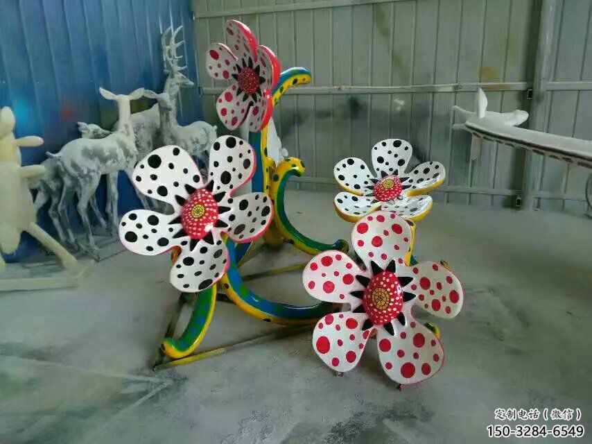 大型喇叭花雕塑 鍛造發(fā)光花卉雕塑 房地產(chǎn)雕塑