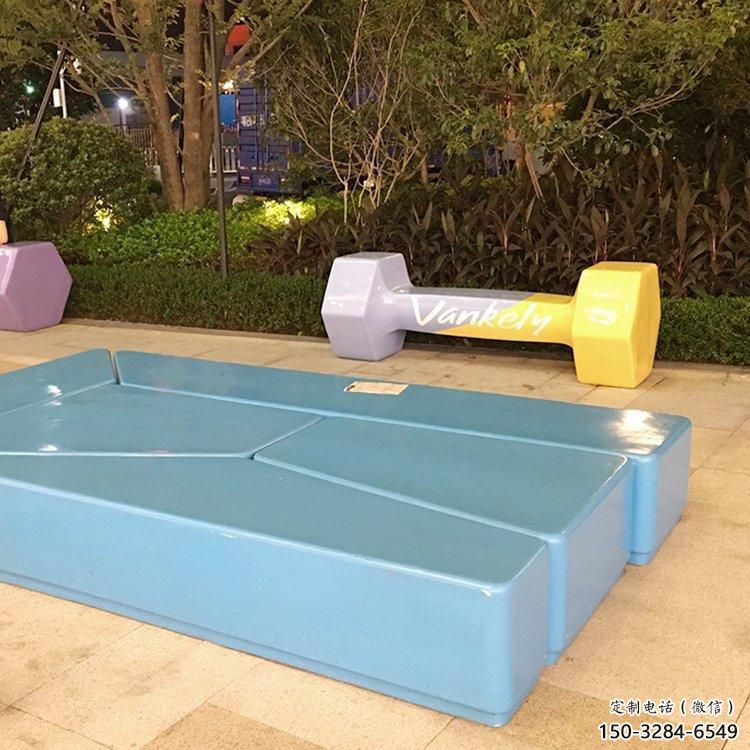 仿真啞鈴坐凳雕塑，藝術(shù)美陳設(shè)計