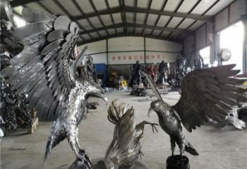 機甲版老鷹雕塑