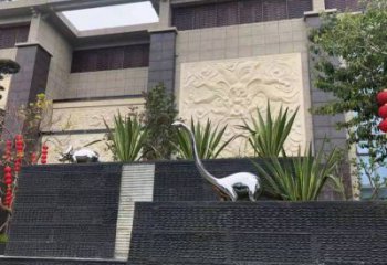 廣場(chǎng)恐龍雕塑供需，廣場(chǎng)雕塑，景觀鏡面恐龍雕塑定制