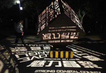 大型魔方雕塑公司，花園小品，燈光魔方雕塑常用