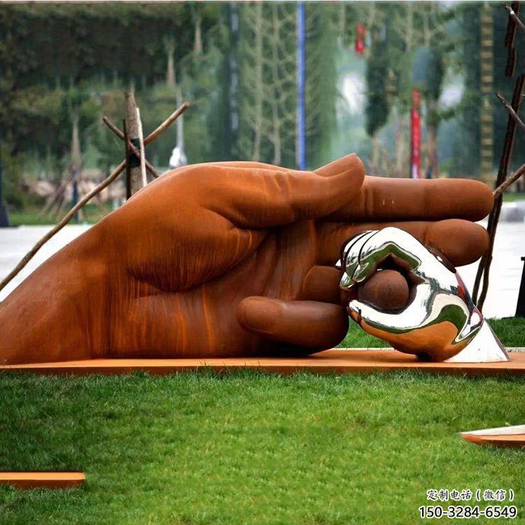 握手雕塑供需，小區(qū)雕塑，不銹鋼握手雕塑制造廠家