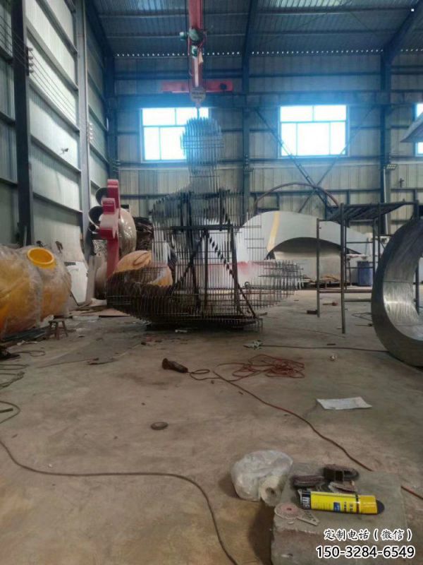 鏤空人物雕塑廠家，廣場(chǎng)系列，鐵藝西方人物雕塑定價(jià)