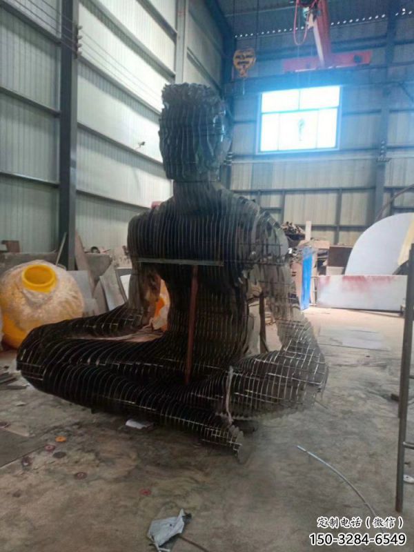 現代鏤空人物雕塑優選，圓雕體系，鐵藝坐式人物雕塑選定