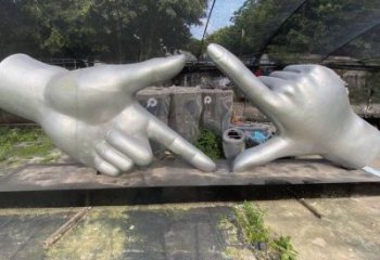 剪刀手雕塑定價，拉絲工藝，不銹鋼剪刀手雕塑制作廠家