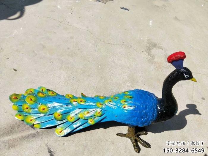 金昌彩繪孔雀雕塑制作選用，景區(qū)案例，動物美陳雕塑