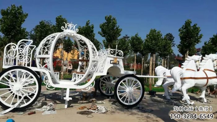 裕華廣場(chǎng)馬車雕塑