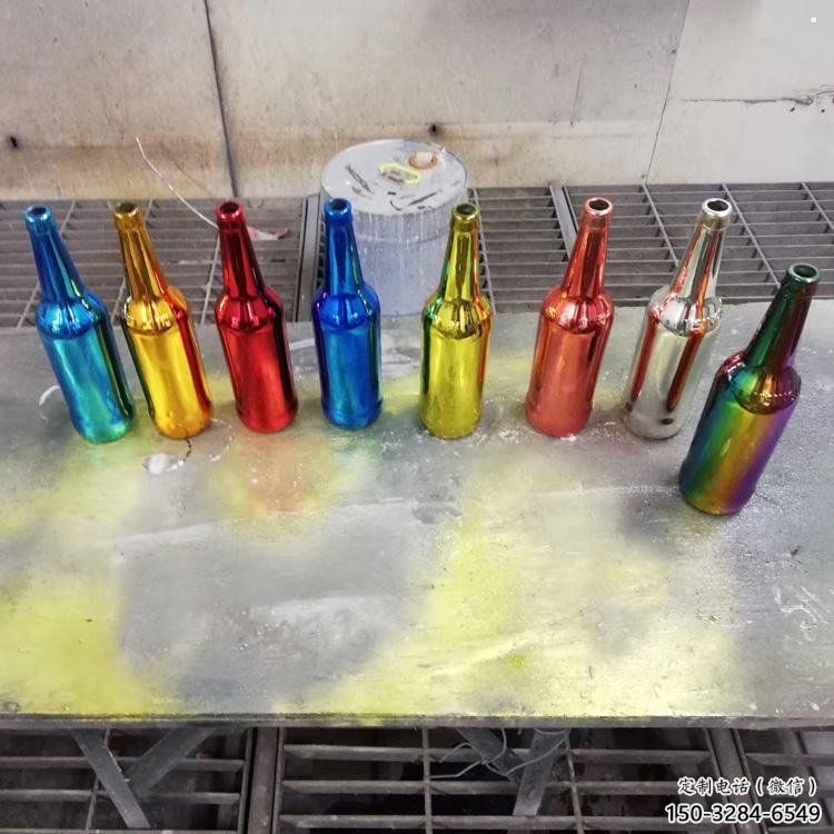 朝陽公園啤酒瓶雕塑定價，村標(biāo)概念，玻璃鋼啤酒瓶雕塑選用