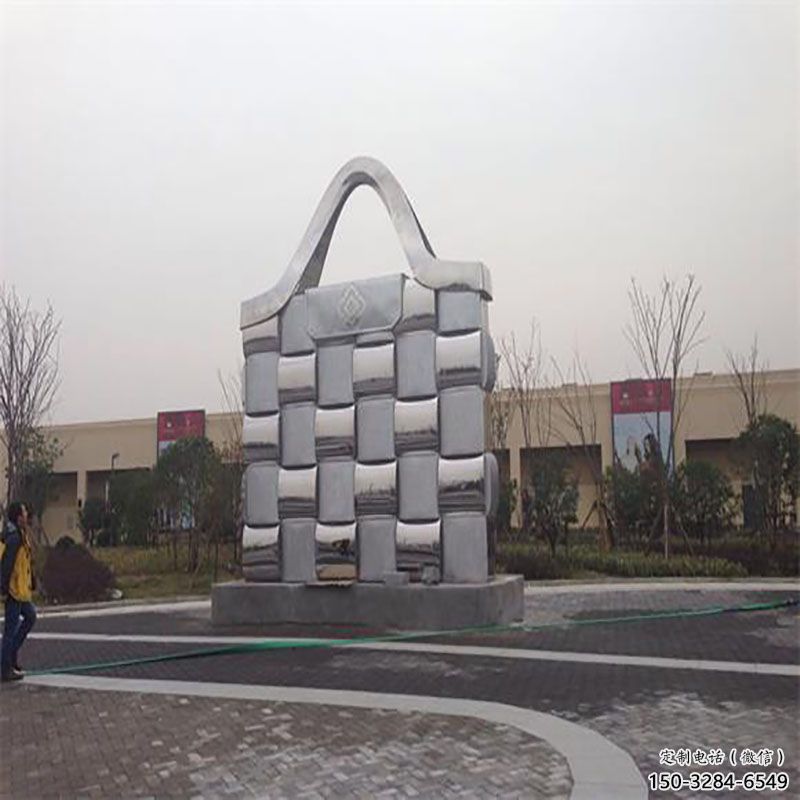 興安盟景觀背包雕塑優(yōu)選，陸地擺件，園林不銹鋼背包雕塑供應(yīng)