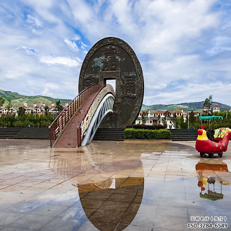 拉薩市步行街古幣雕塑